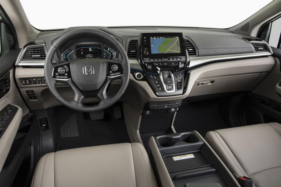 Торпедо Honda Odyssey 2017 года  (фото 148 из 160)